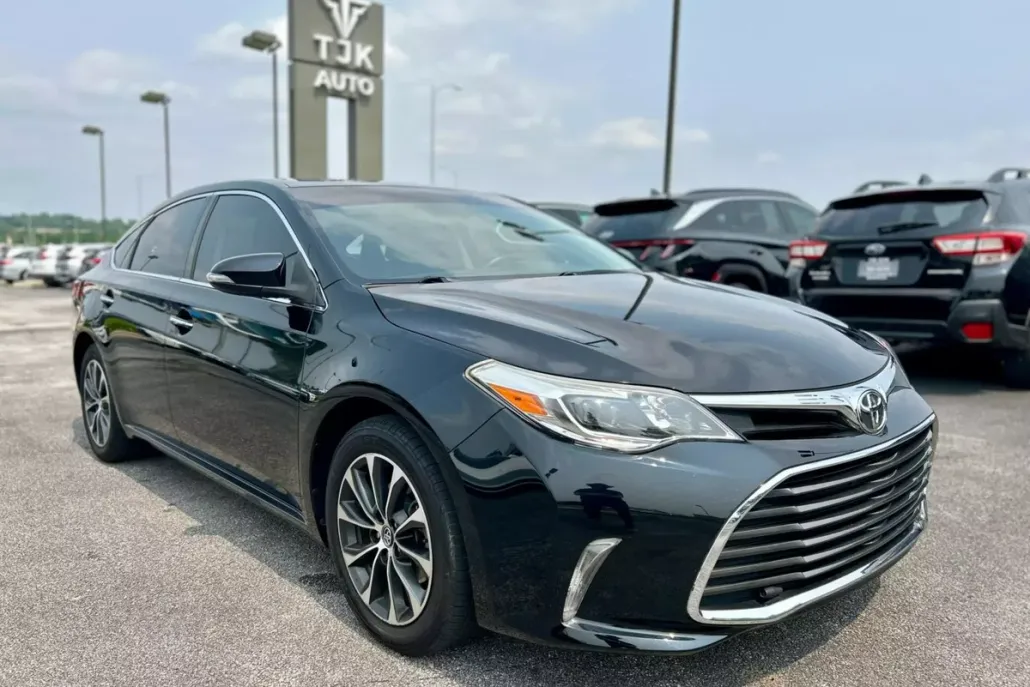2016 Toyota Avalon XLE photo 1