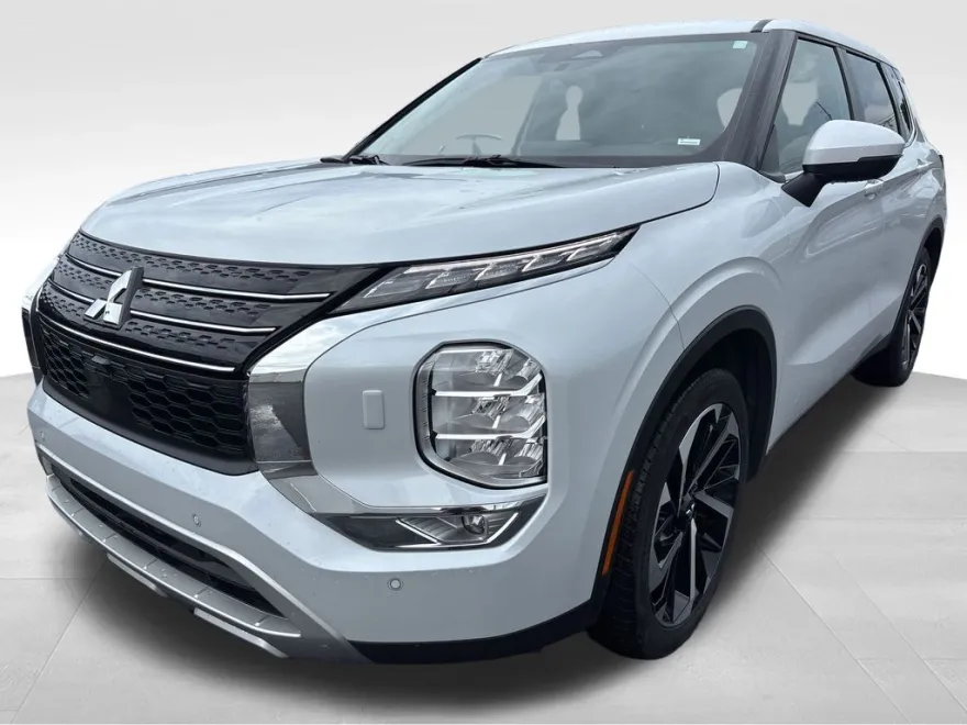 2024 Mitsubishi Outlander SE photo 1
