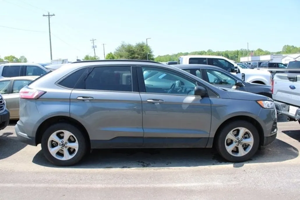 2024 Ford Edge SE photo 1
