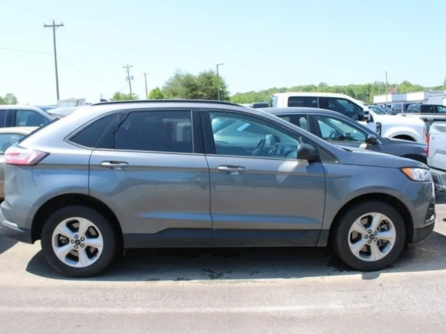 2024 Ford Edge SE photo 1