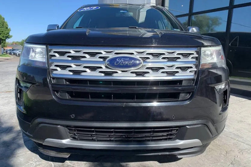 2019 Ford Explorer XLT photo 1