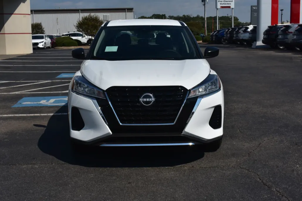 2025 Nissan Kicks Play S photo 1