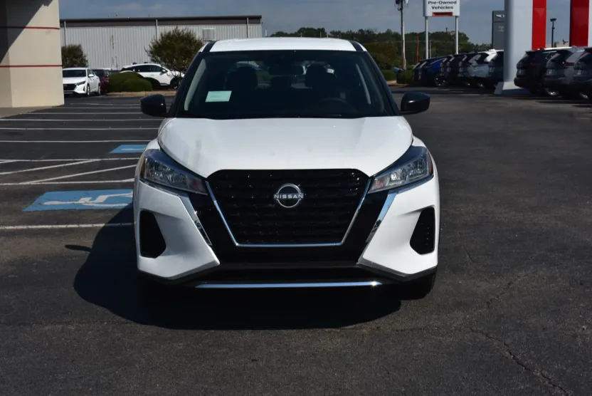 2025 Nissan Kicks Play S photo 1