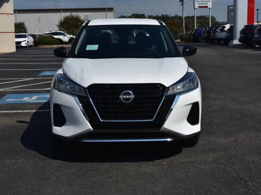 2025 Nissan Kicks Play S photo 1
