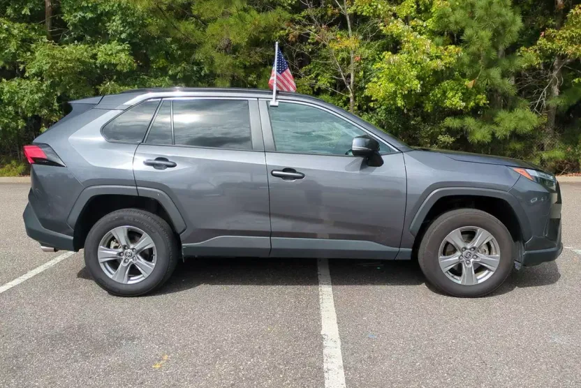 2024 Toyota RAV4 XLE photo 1