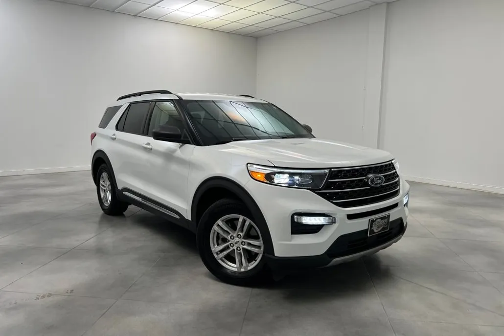 2024 Ford Explorer XLT photo 1