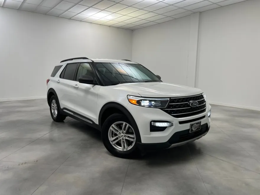 2024 Ford Explorer XLT photo 1