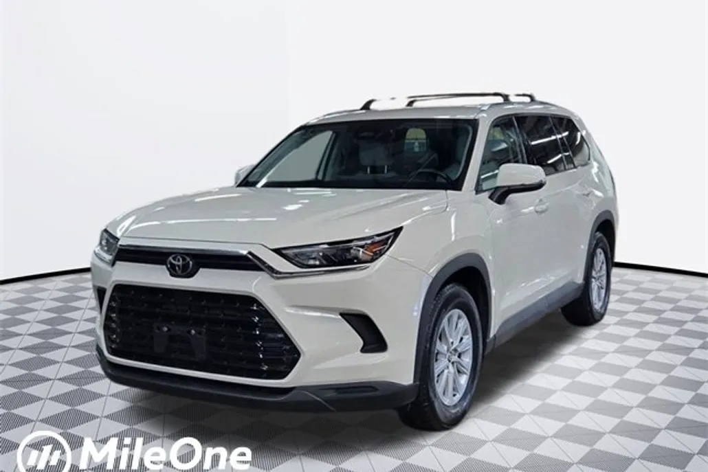 2024 Toyota Grand Highlander XLE photo 1