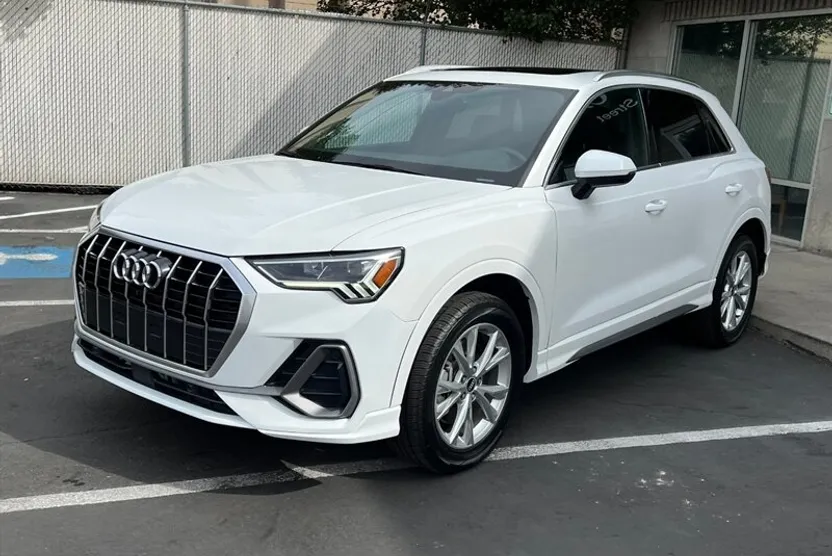 2023 Audi Q3 S line Premium 45 TFSI photo 1