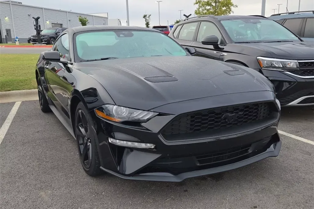 2022 Ford Mustang EcoBoost photo 1