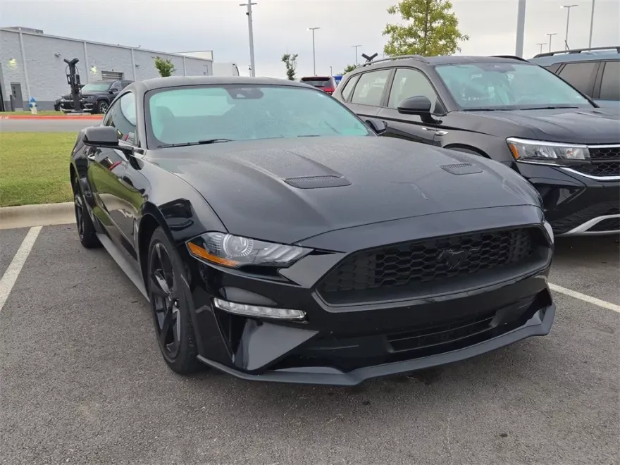 2022 Ford Mustang EcoBoost photo 1