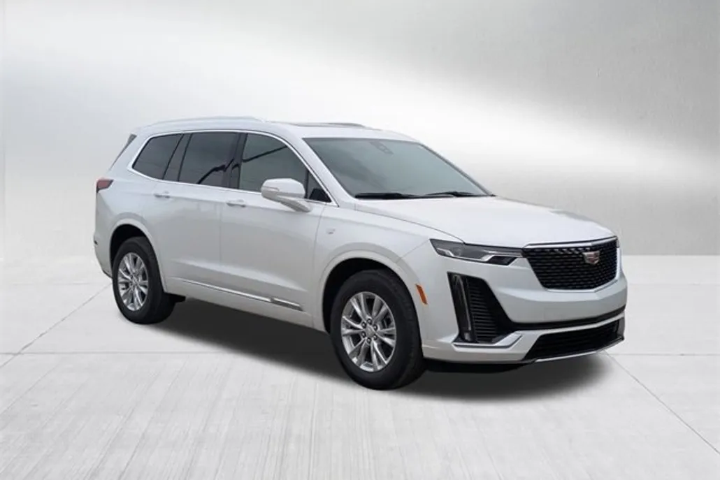 2025 Cadillac XT6 Luxury photo 1