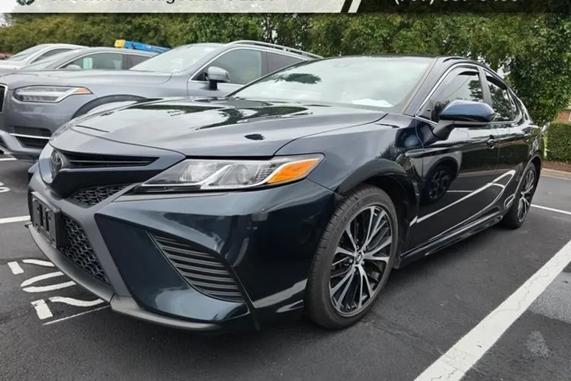 2019 Toyota Camry SE XLE photo 1
