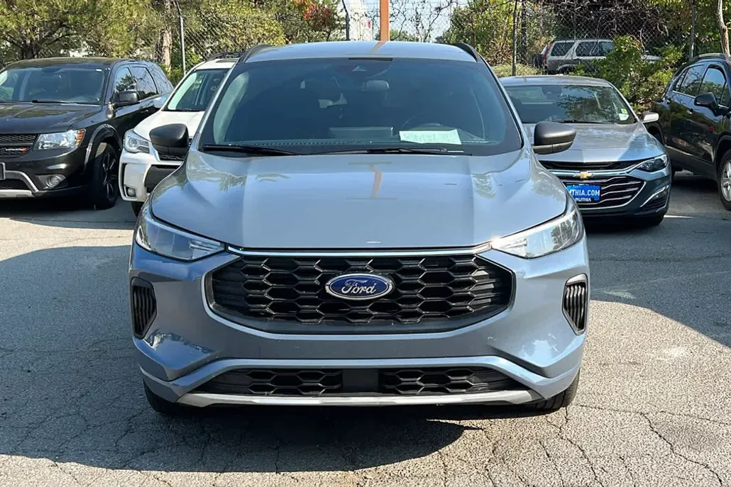 2024 Ford Escape ST-Line photo 1