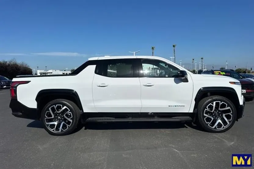 2024 Chevrolet Silverado EV RST photo 1