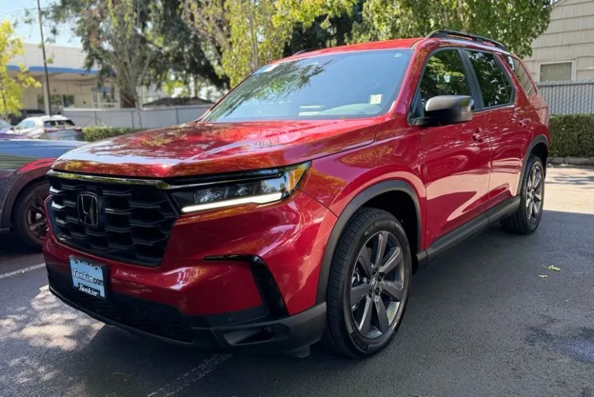 2025 Honda Pilot Sport photo 1