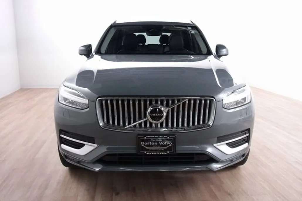 2023 Volvo XC90 B5 Plus photo 1