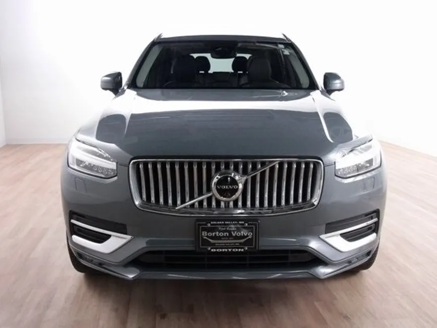 2023 Volvo XC90 B5 Plus photo 1