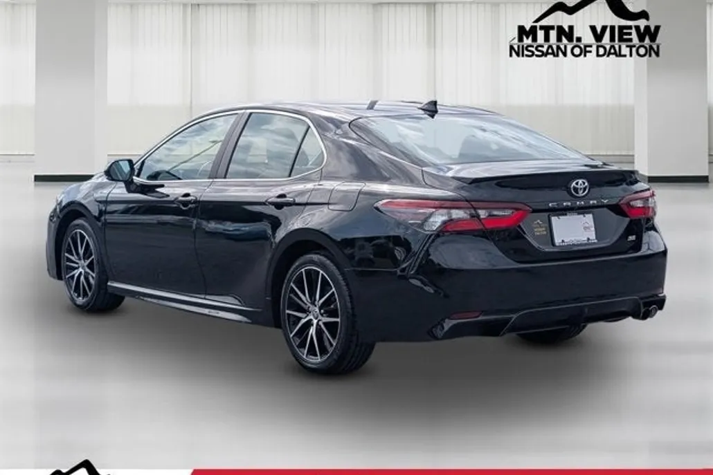 2023 Toyota Camry SE photo 1