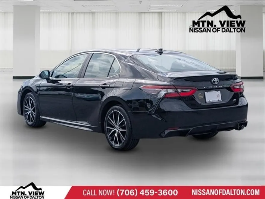2023 Toyota Camry SE photo 1