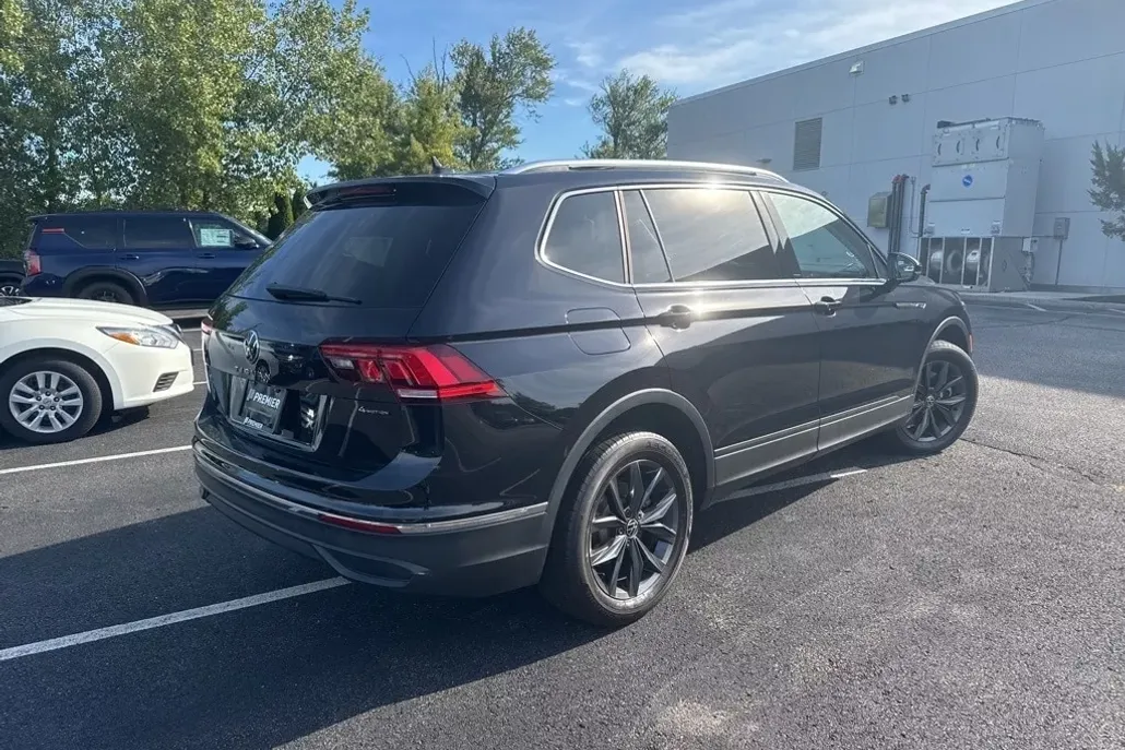 2022 Volkswagen Tiguan SE photo 1