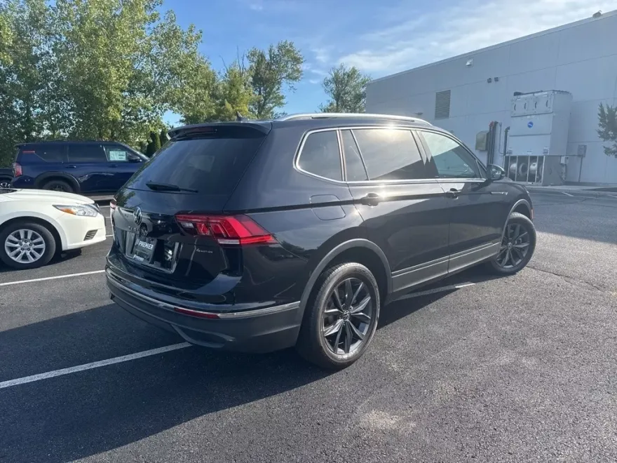 2022 Volkswagen Tiguan SE photo 1