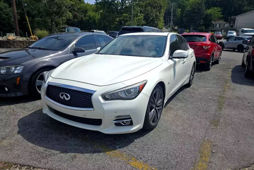 2016 Infiniti Q50 3.0t Premium photo 1