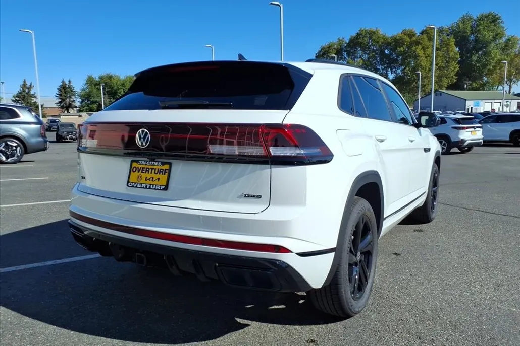 2026 Volkswagen Atlas Cross Sport SEL R-Line photo 1