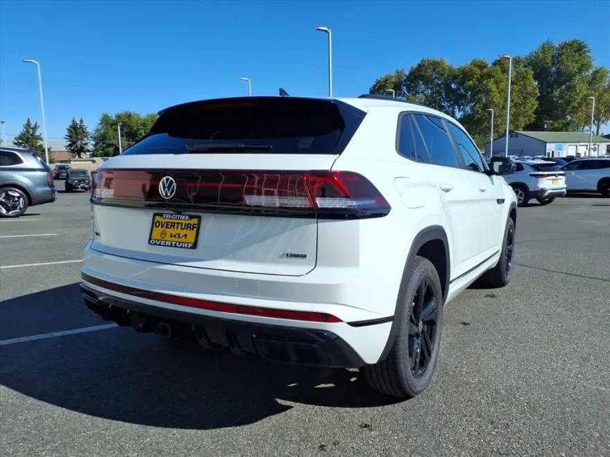 2026 Volkswagen Atlas Cross Sport SEL R-Line photo 1