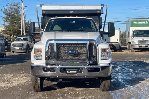 2025 Ford F-750 Base photo 1