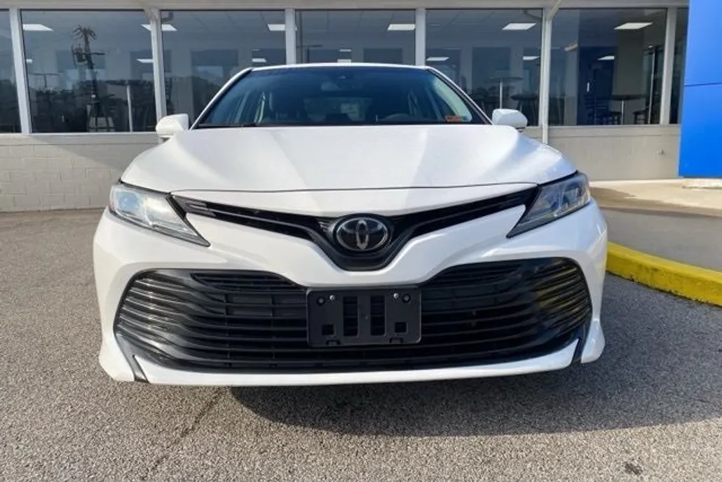 2020 Toyota Camry LE photo 1