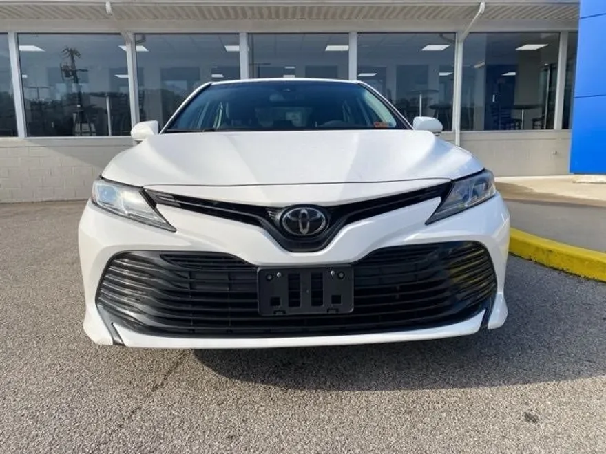 2020 Toyota Camry LE photo 1