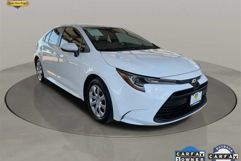 2023 Toyota Corolla LE photo 1