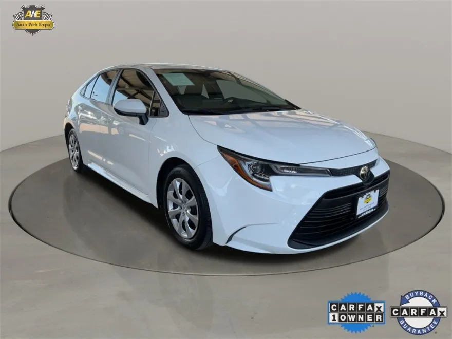 2023 Toyota Corolla LE photo 1
