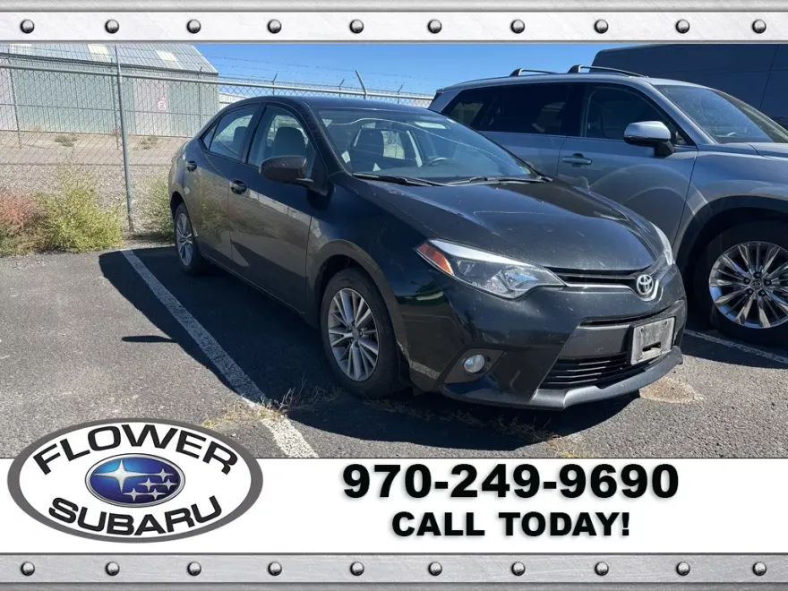 2015 Toyota Corolla LE photo 1
