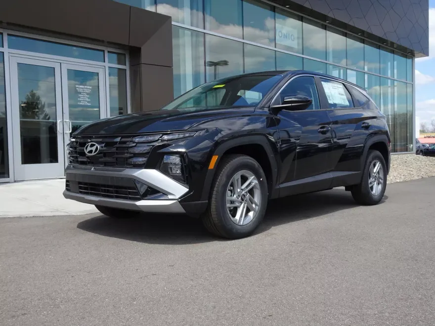 2025 Hyundai Tucson SE photo 1