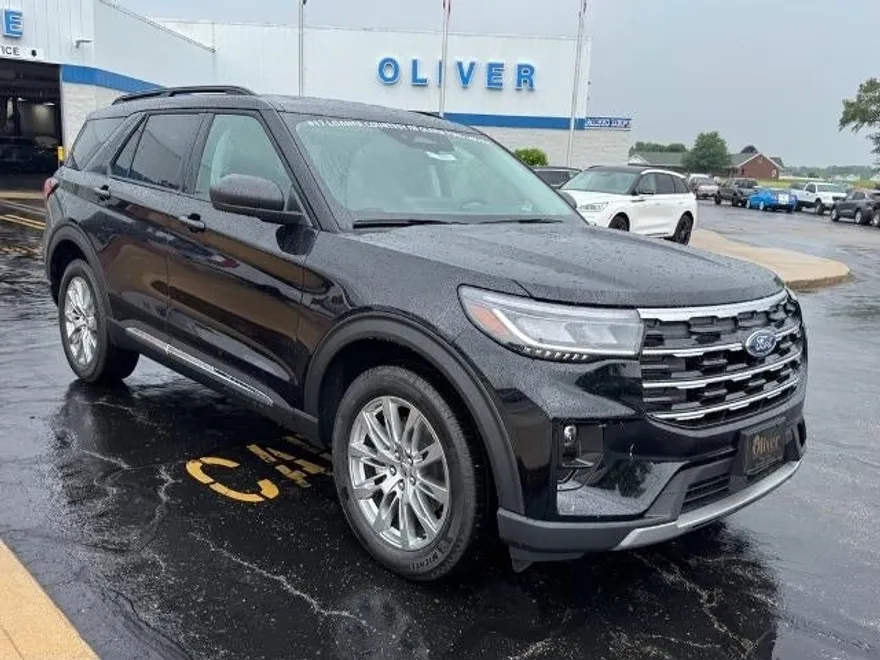 2025 Ford Explorer photo 1