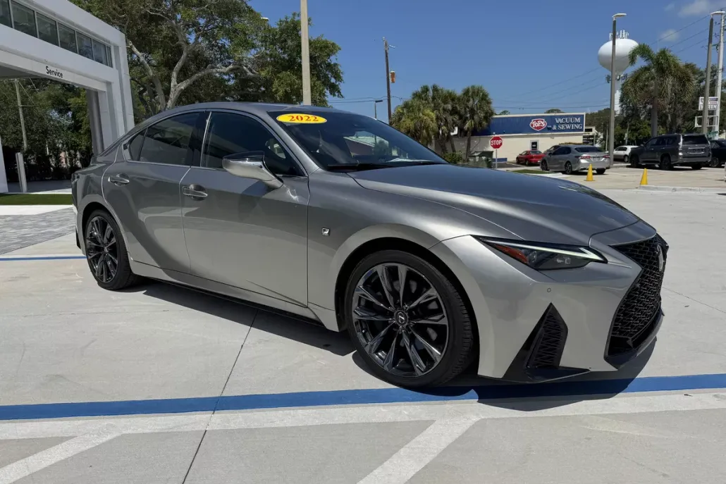 2022 Lexus IS 350 F SPORT photo 1