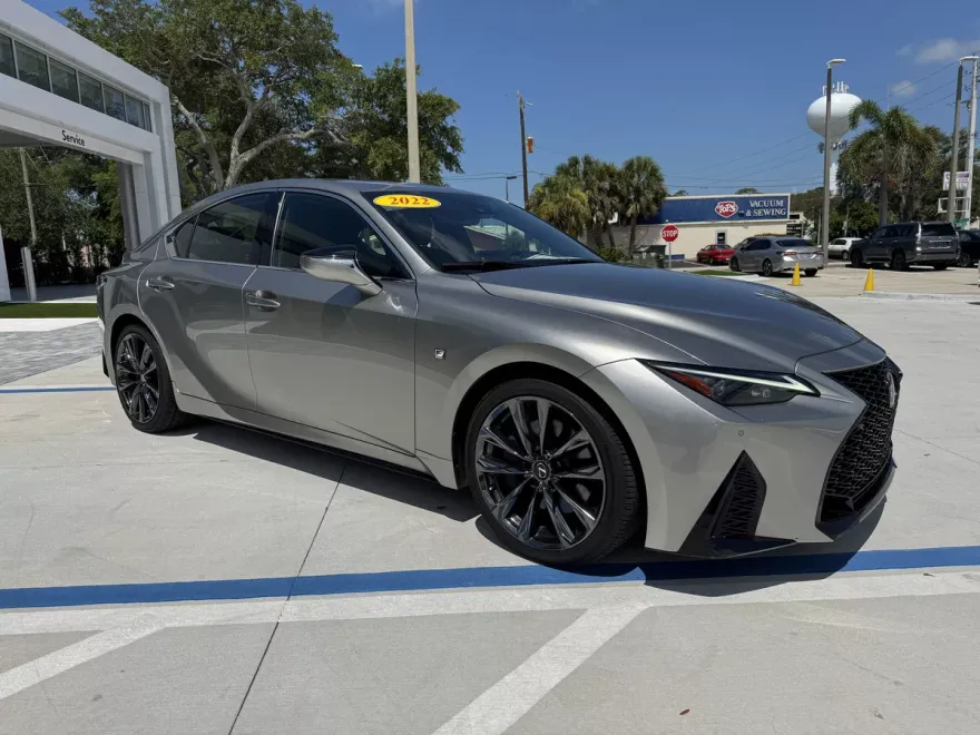 2022 Lexus IS 350 F SPORT photo 1