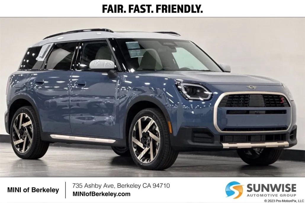 2025 Mini Countryman Iconic photo 1
