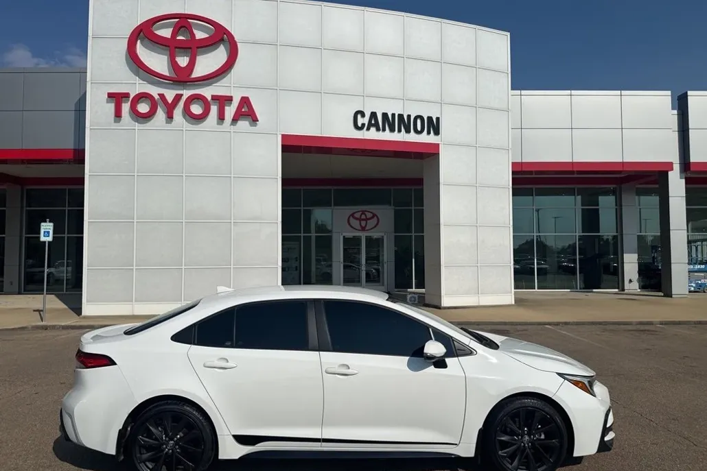 2023 Toyota Corolla SE photo 1