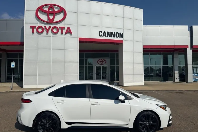 2023 Toyota Corolla SE photo 1