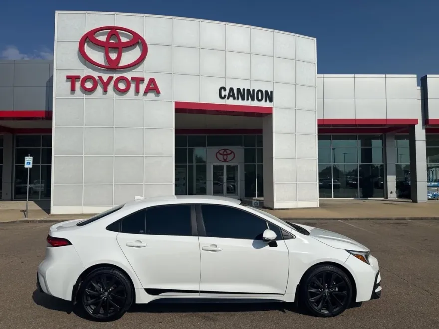 2023 Toyota Corolla SE photo 1