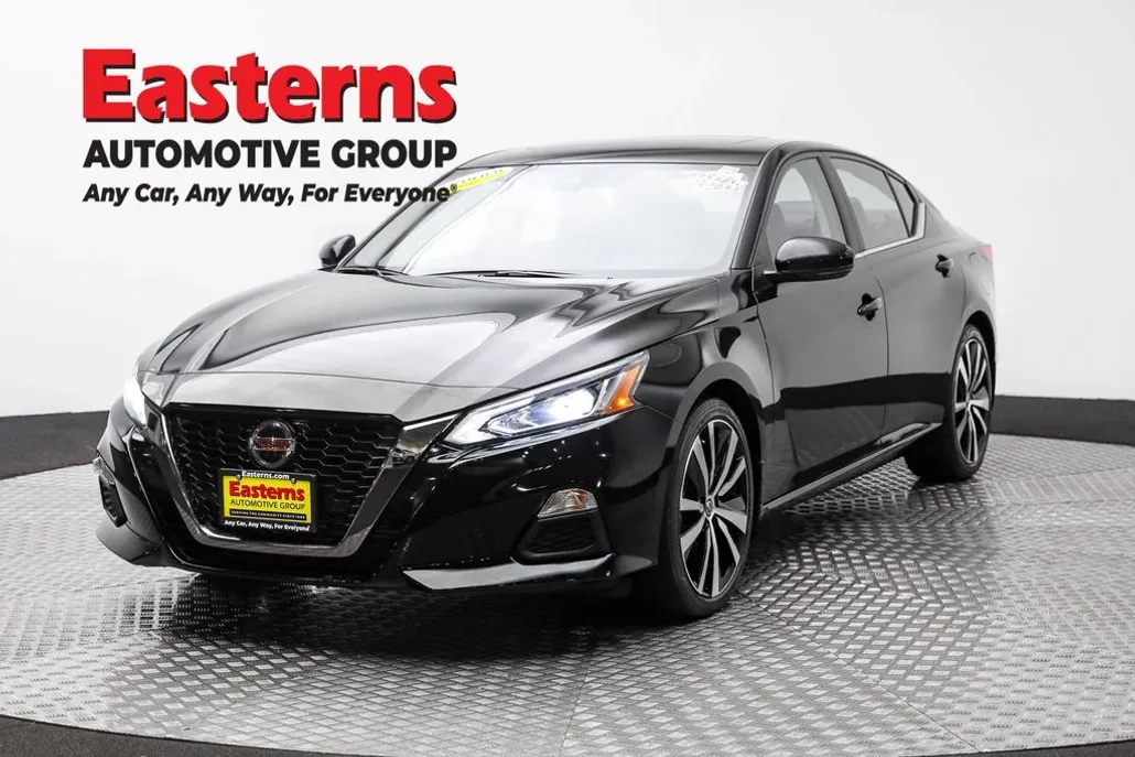 2022 Nissan Altima SR photo 1