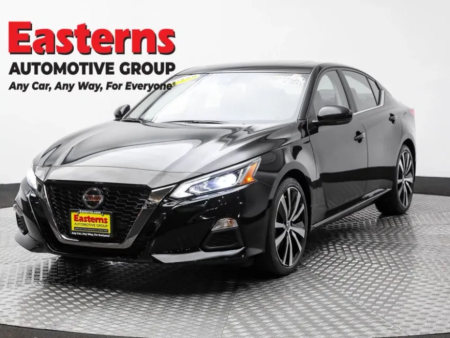 2022 Nissan Altima SR photo 1