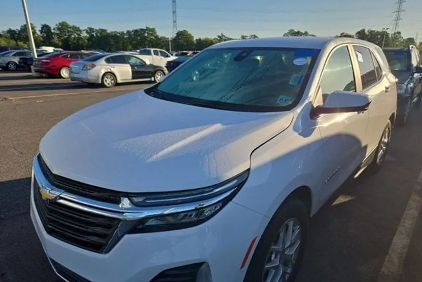 2022 Chevrolet Equinox LT photo 1