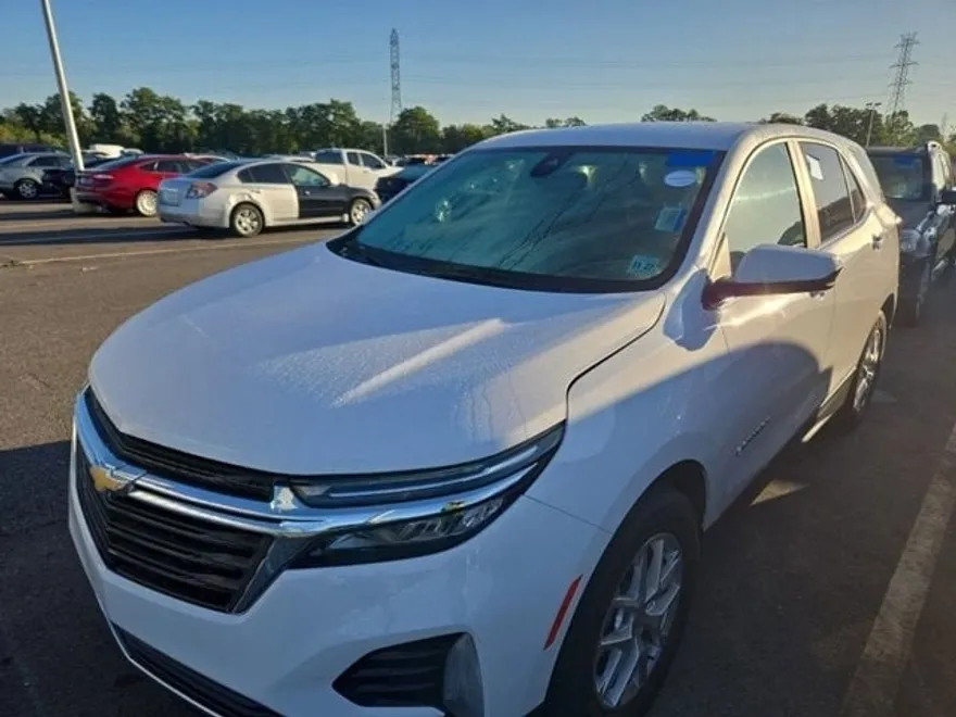 2022 Chevrolet Equinox LT photo 1