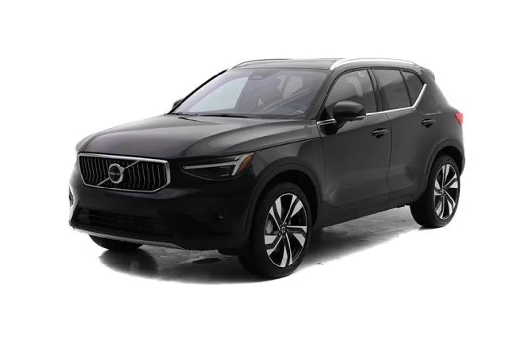 2025 Volvo XC40 photo 1