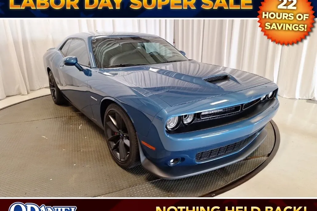 2022 Dodge Challenger R/T photo 1