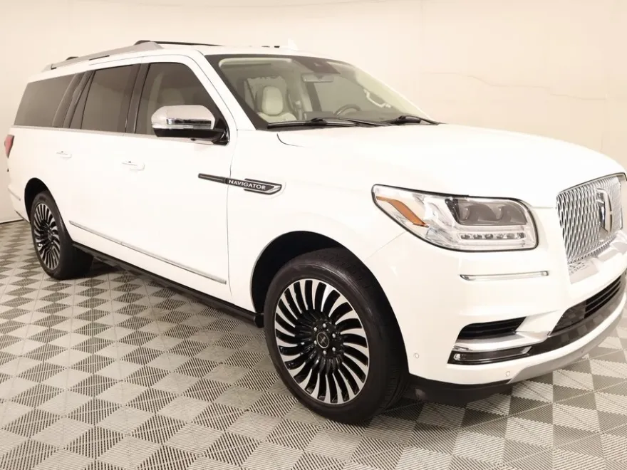 2021 Lincoln Navigator Black Label photo 1